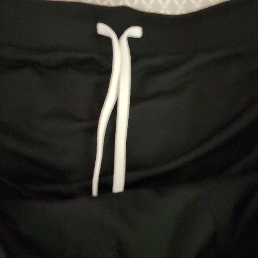 New XL Black White Under Armour Fly By 2.0 Running Athletic Shorts - Picture 9 of 10